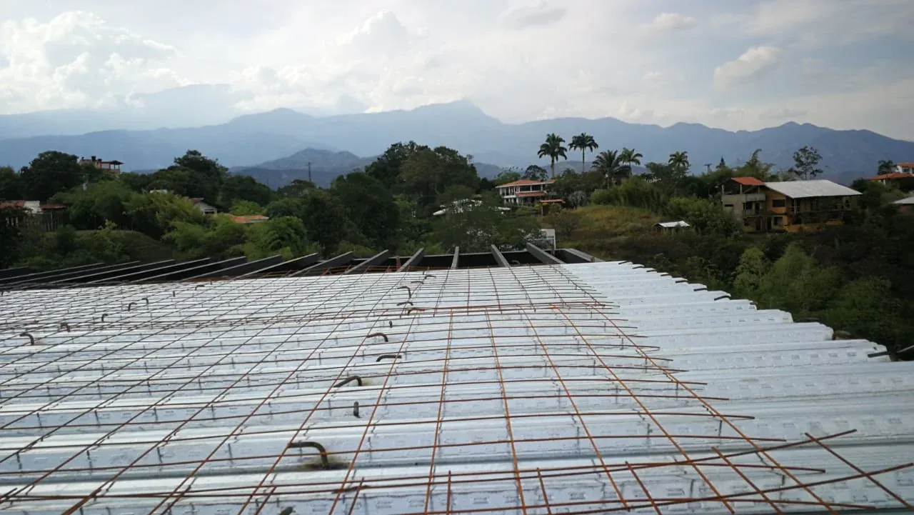 Losa postensada de concreto reforzado en Cali — construcción y ejecución por Parámetro Arquitectura e Ingeniería